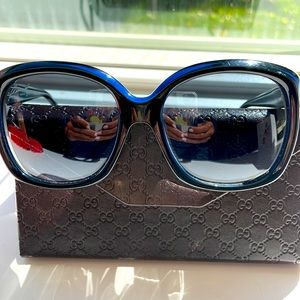 Gucci Sunglasses 3612/S Oversize Sunglasses in Black,  Blue and Cream. Iconic GG
